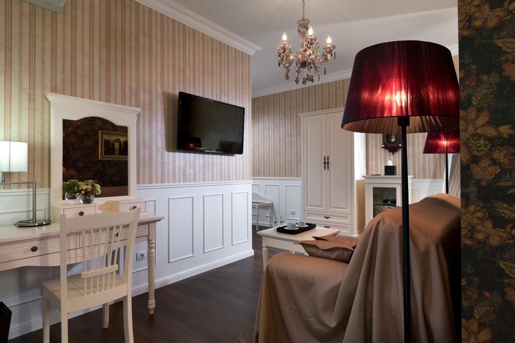 De Gaulle Boutique Hotel Харков Екстериор снимка