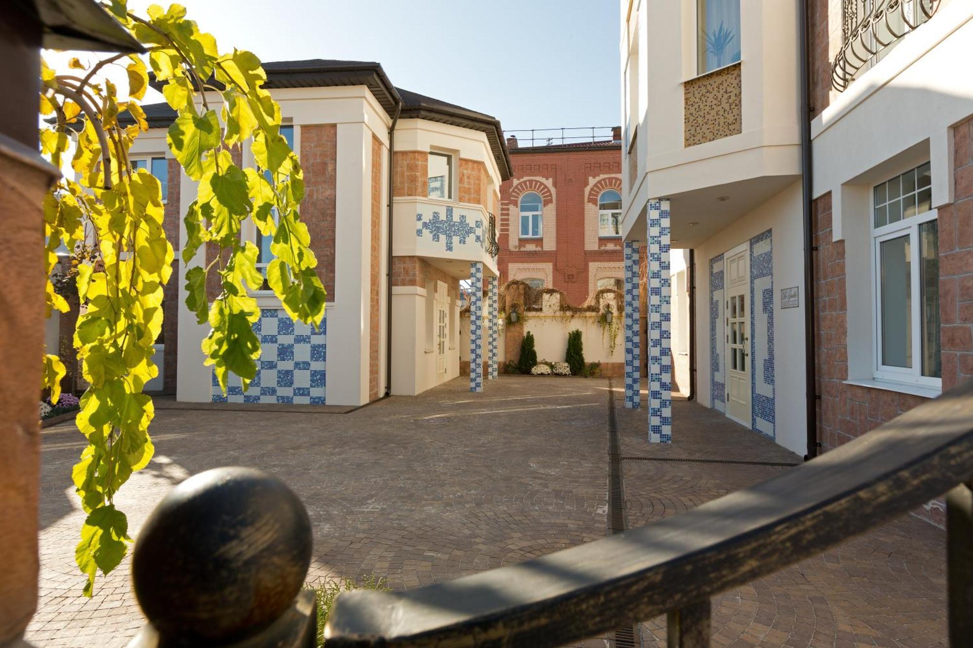 De Gaulle Boutique Hotel Харков Екстериор снимка