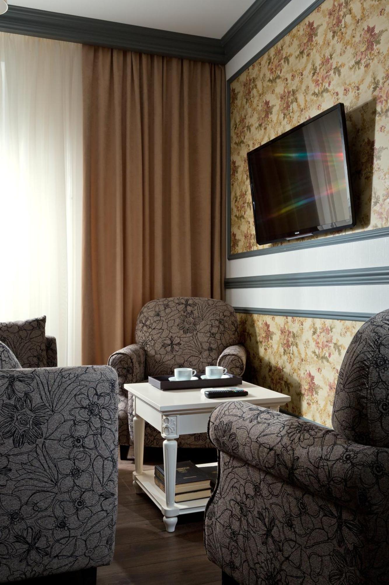 De Gaulle Boutique Hotel Харков Екстериор снимка