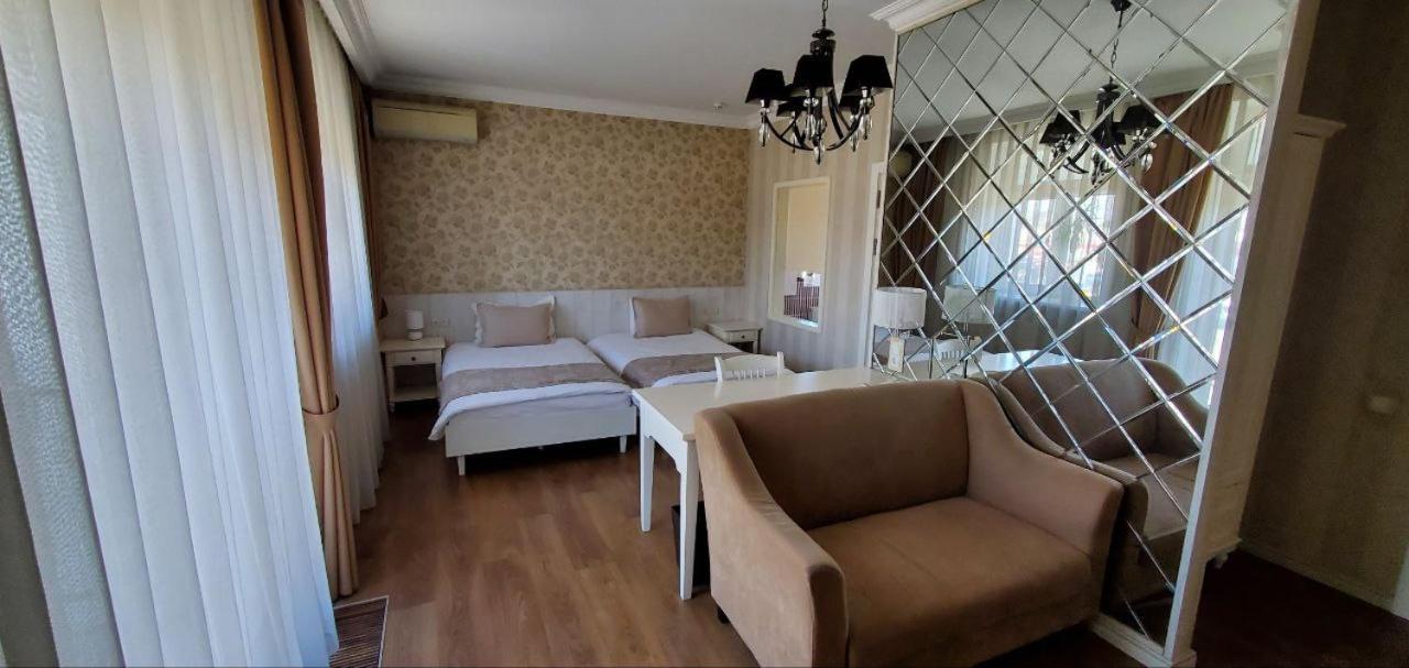De Gaulle Boutique Hotel Харков Екстериор снимка