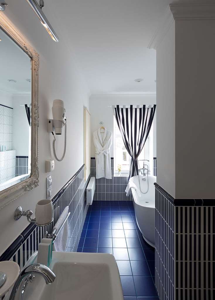 De Gaulle Boutique Hotel Харков Стая снимка