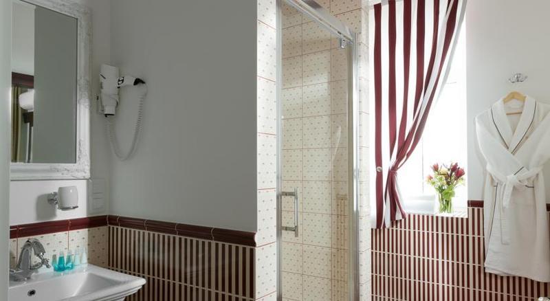 De Gaulle Boutique Hotel Харков Екстериор снимка