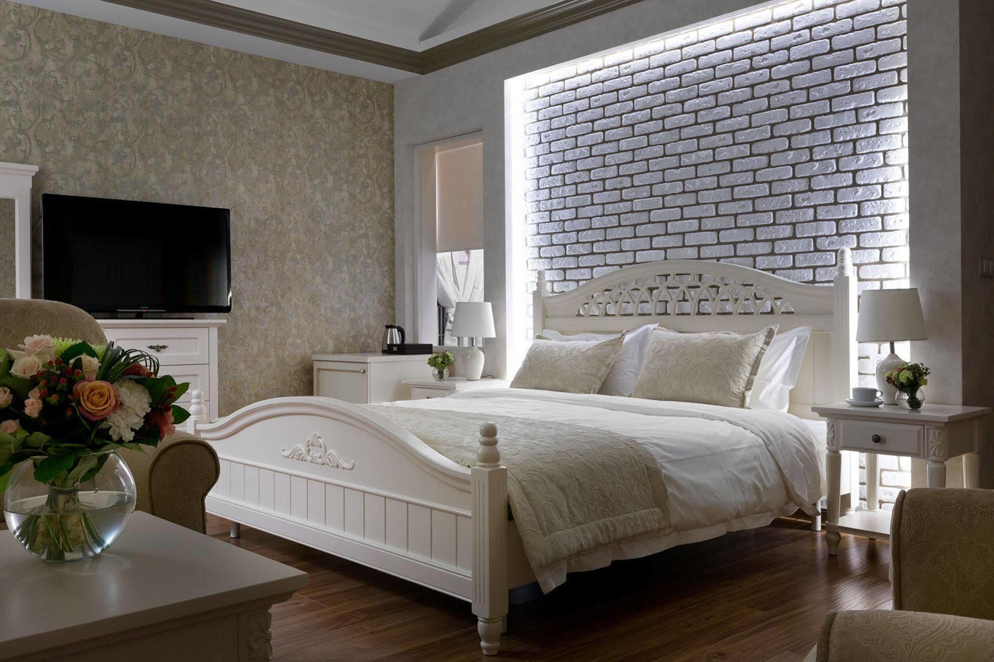 De Gaulle Boutique Hotel Харков Екстериор снимка