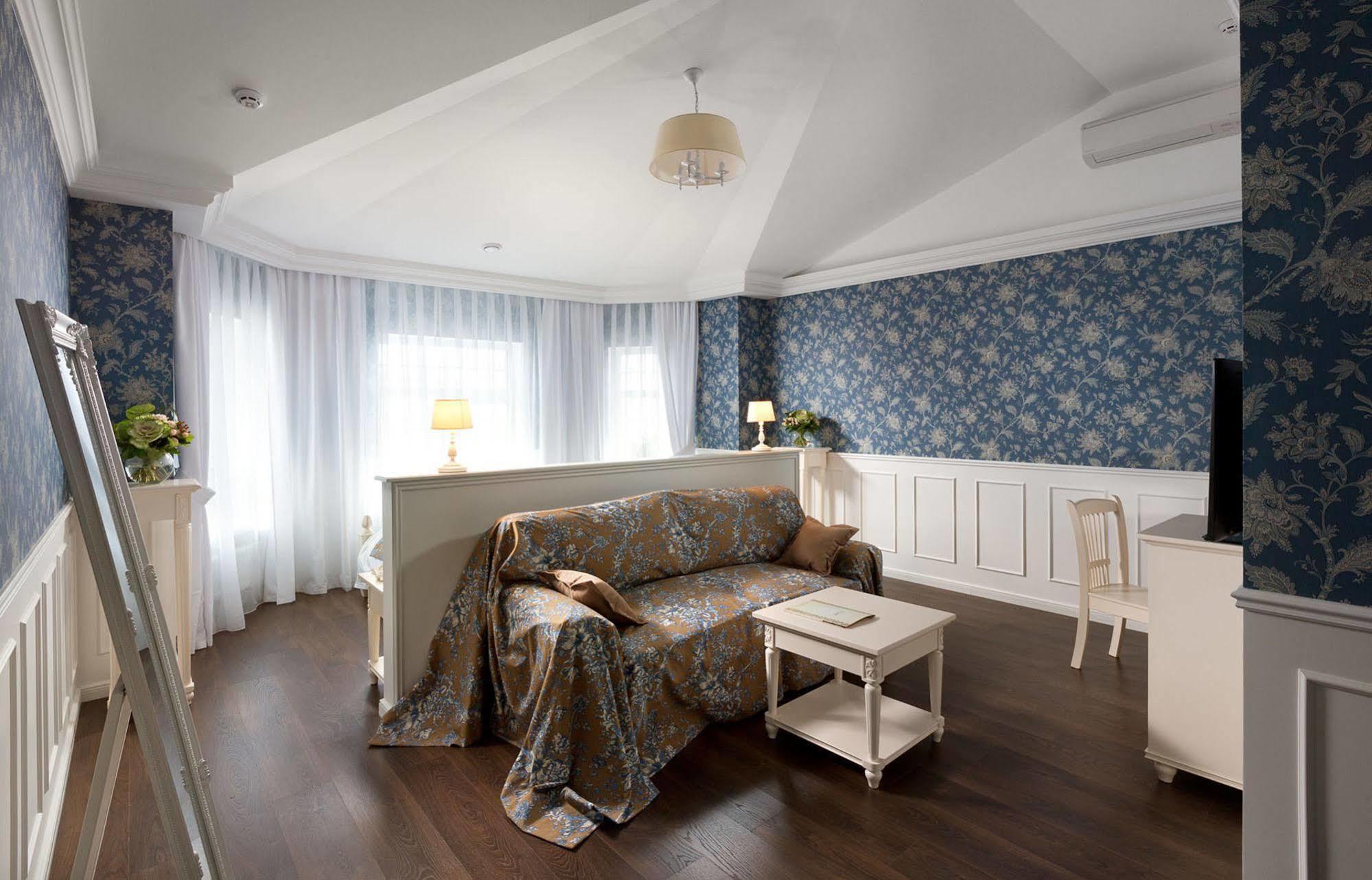 De Gaulle Boutique Hotel Харков Екстериор снимка