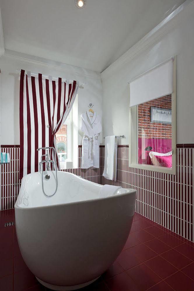 De Gaulle Boutique Hotel Харков Екстериор снимка