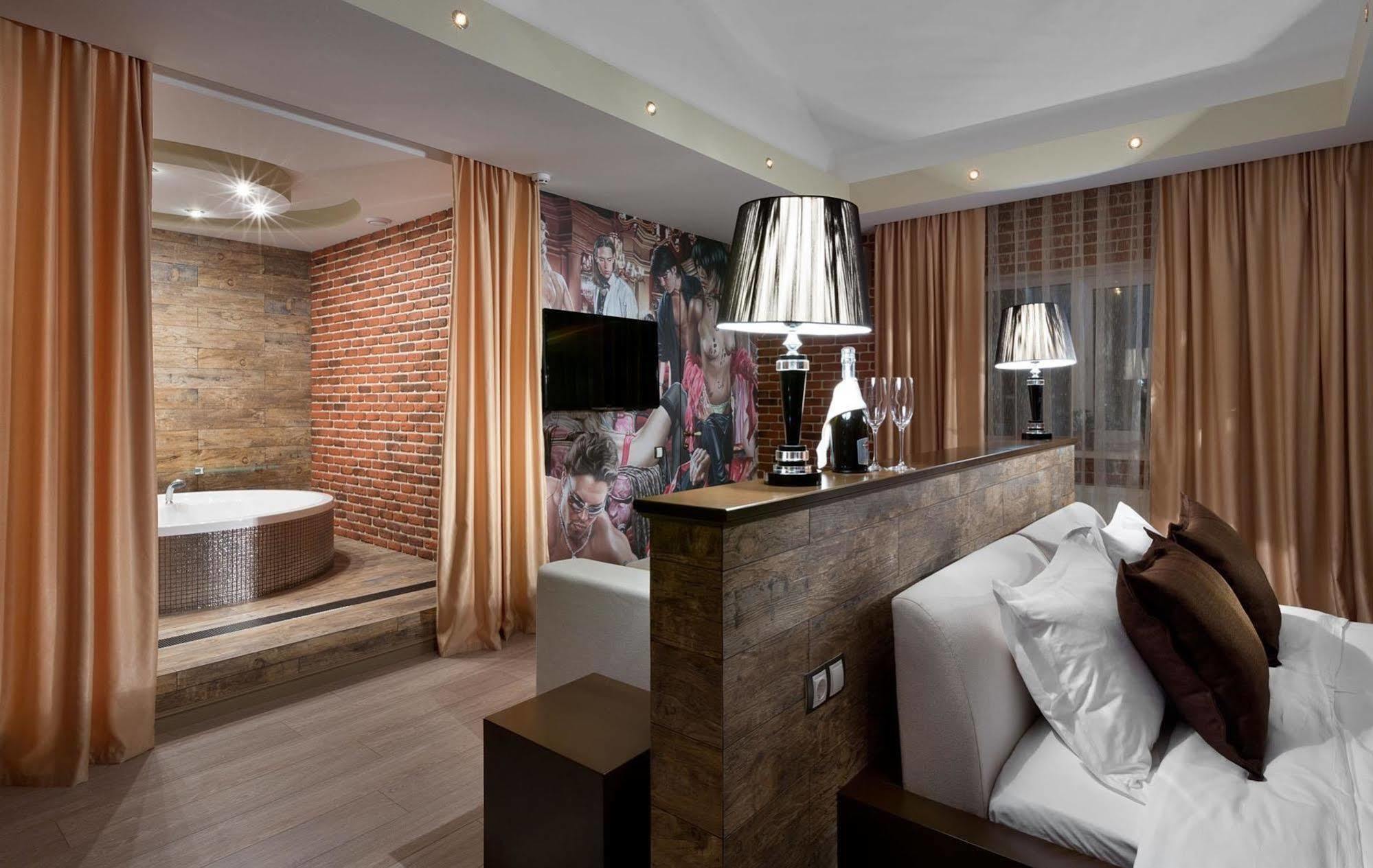 De Gaulle Boutique Hotel Харков Екстериор снимка