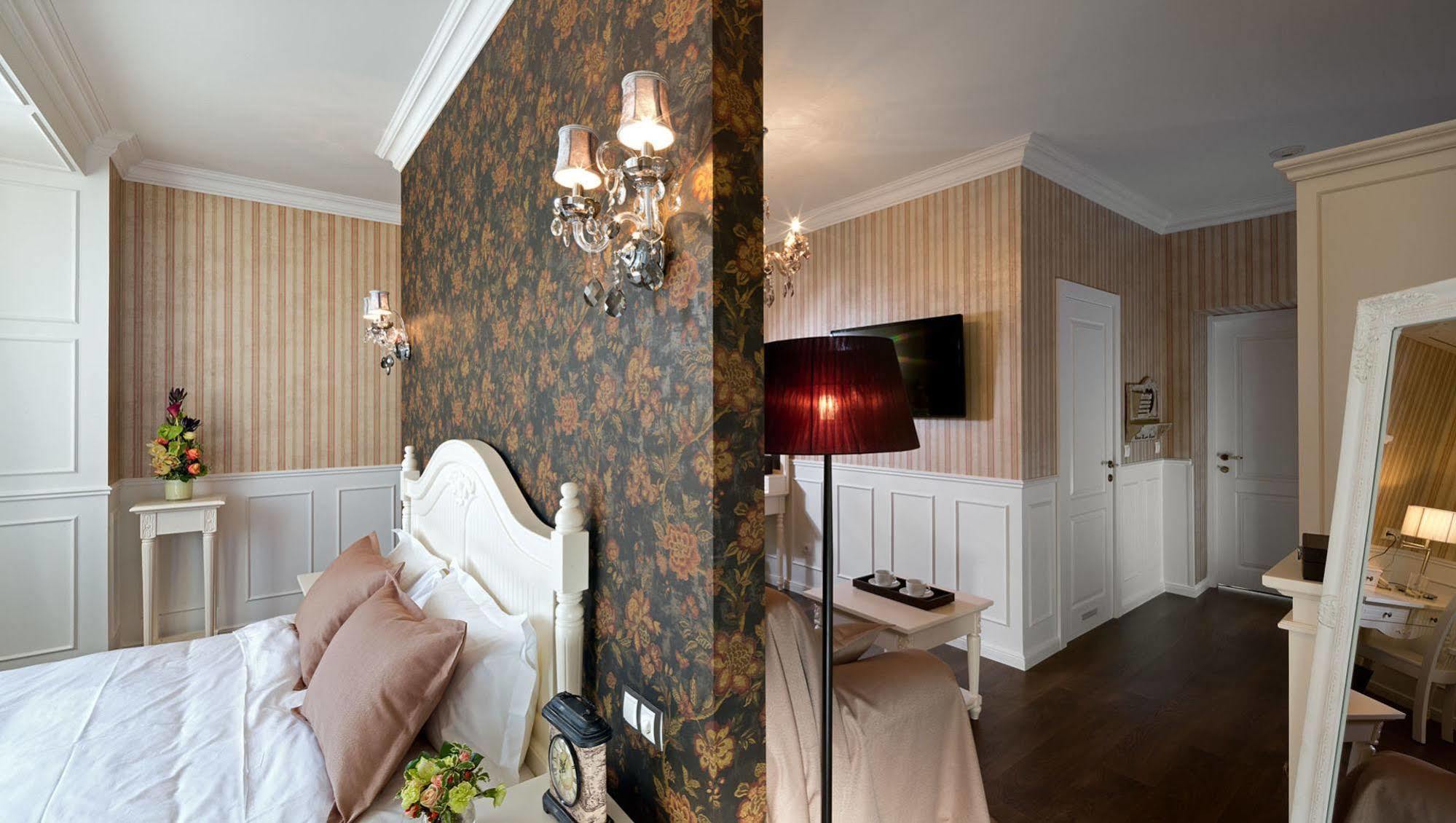 De Gaulle Boutique Hotel Харков Екстериор снимка
